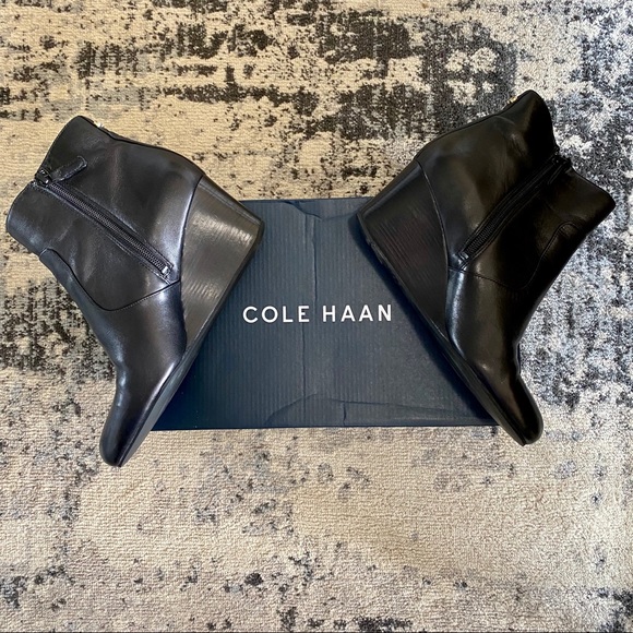 COLE HAAN wedge heel booties black leather, boxed minimalist 8B size ladies luxe - Picture 2 of 13